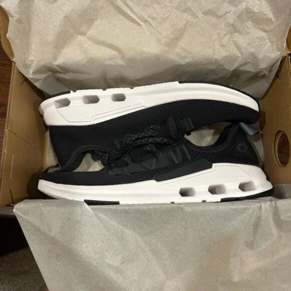 NWT On Cloud Cloudeasy women’s running sneaker black size 8 - Picture 2 of 2